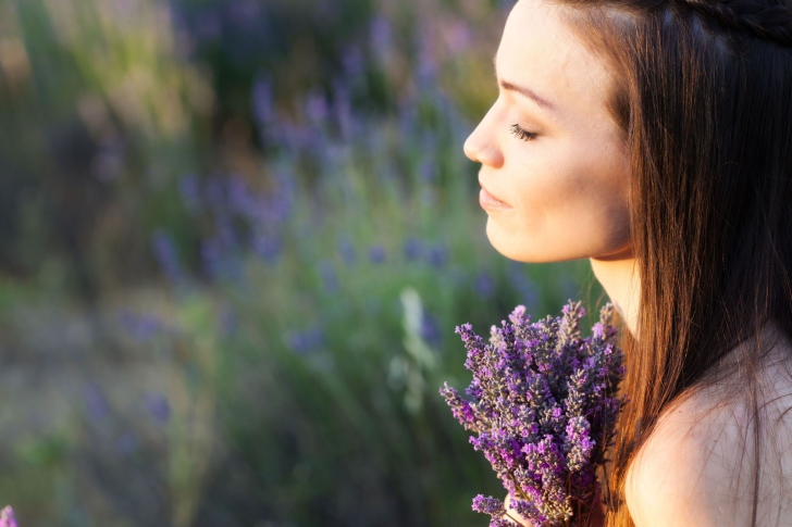 Обои Lavender Girl