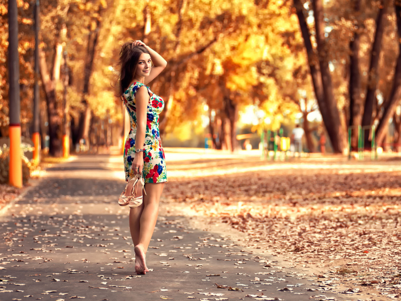 Обои Cute autumn girl 1280x960