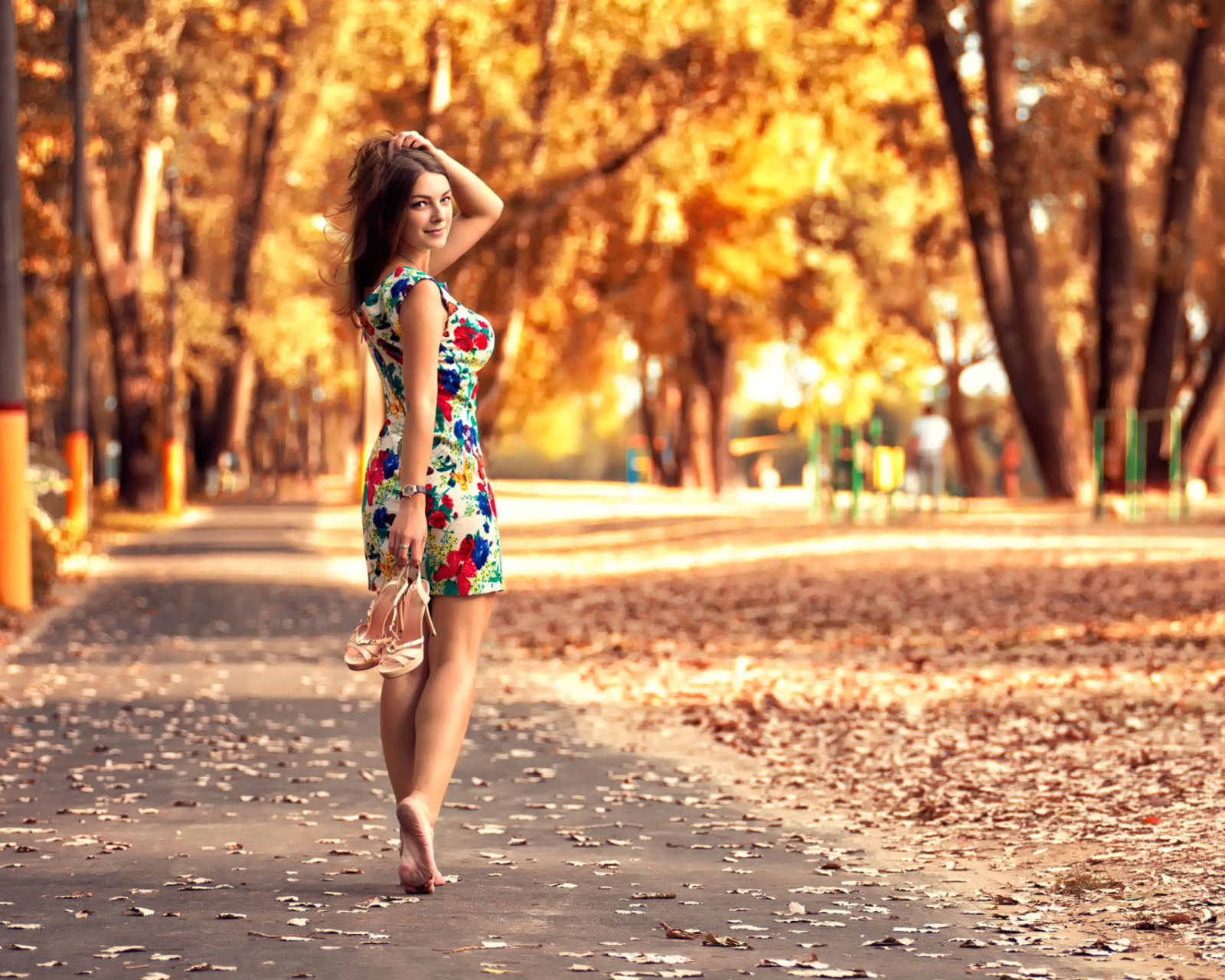 Screenshot №1 pro téma Cute autumn girl 1600x1280