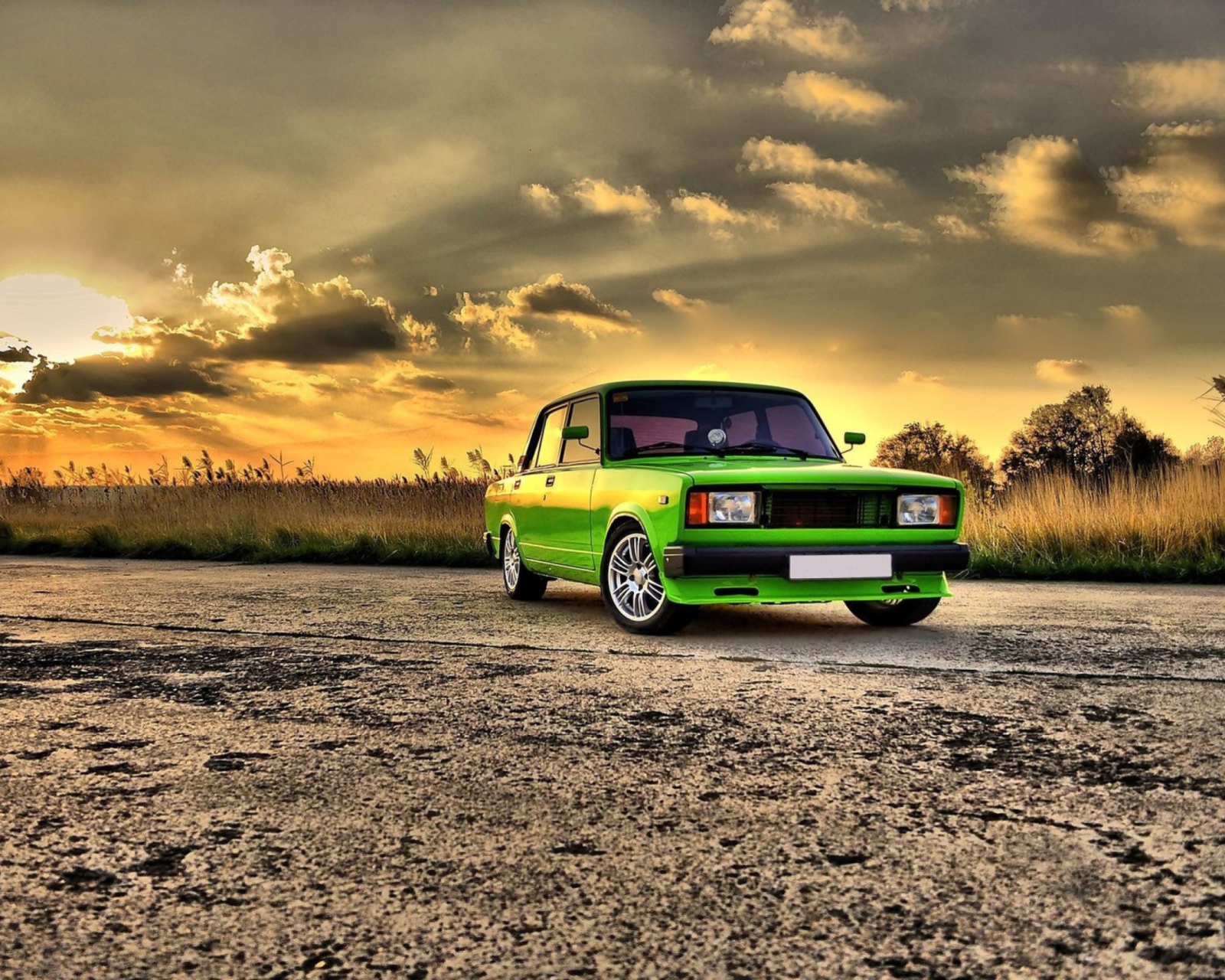 Fondo de pantalla Green Russian Car Lada 1600x1280