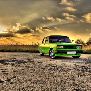 Green Russian Car Lada papel de parede para celular para 208x208