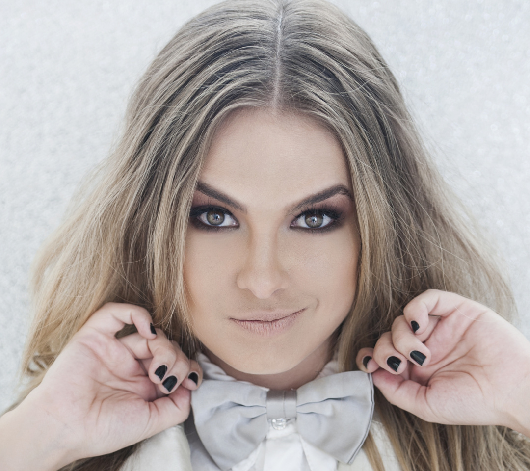 Fondo de pantalla Lua Blanco 1080x960