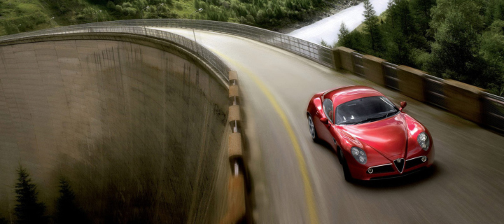 Red Alfa Romeo 8C screenshot #1 720x320