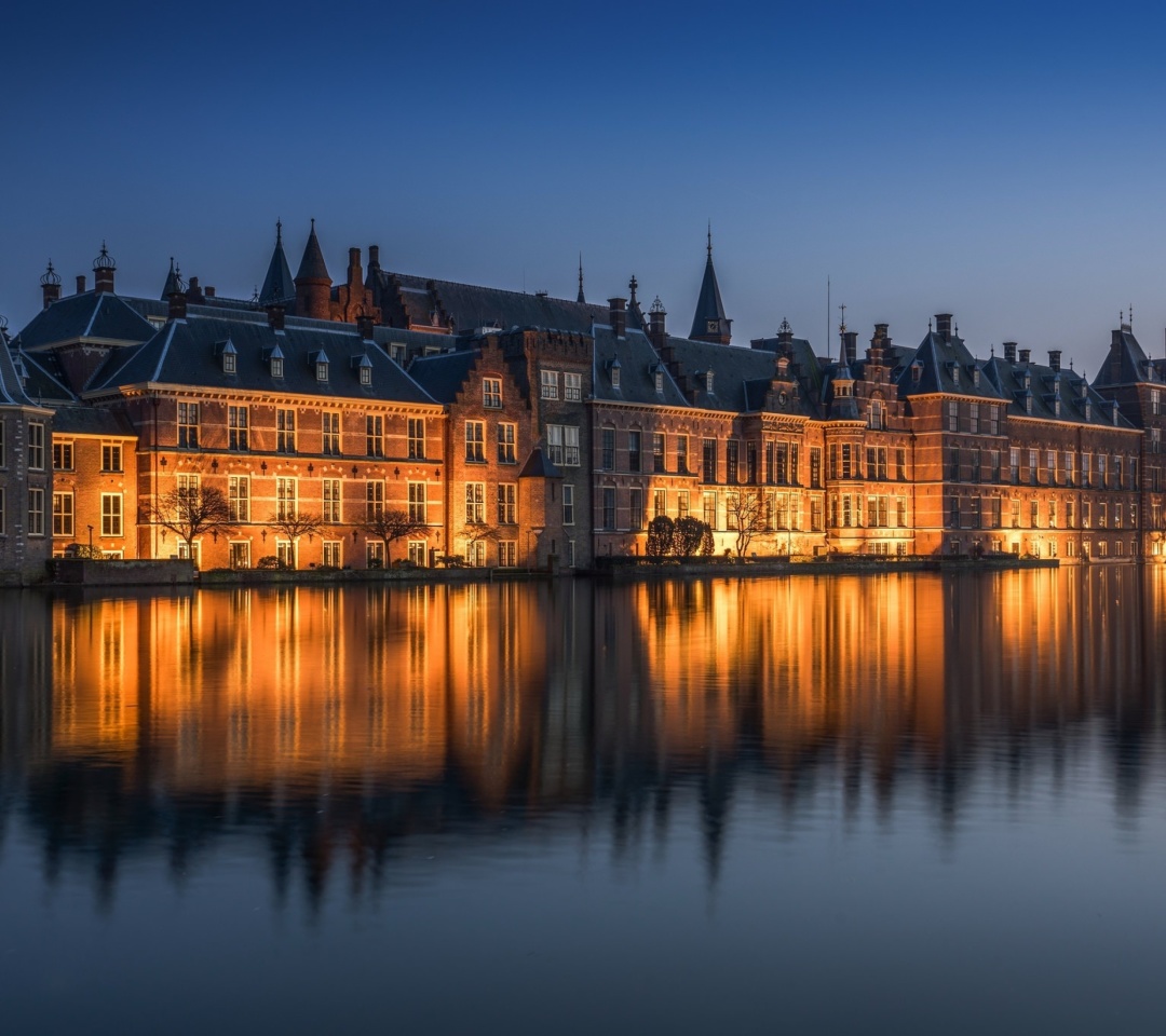 Обои Binnenhof in Hague 1080x960