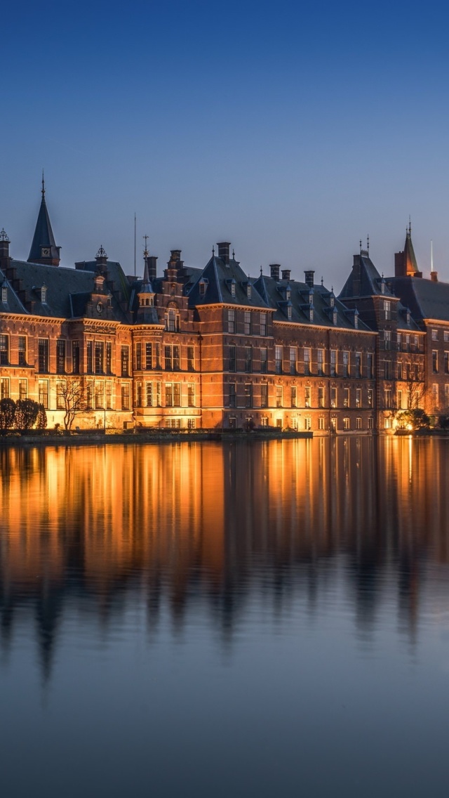 Binnenhof in Hague wallpaper 640x1136