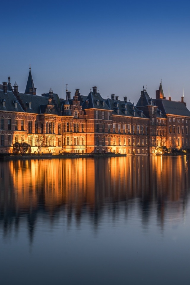 Fondo de pantalla Binnenhof in Hague 640x960
