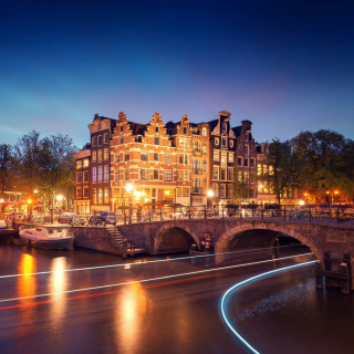 Kostenloses Amsterdam Attraction at Evening Wallpaper für iPad