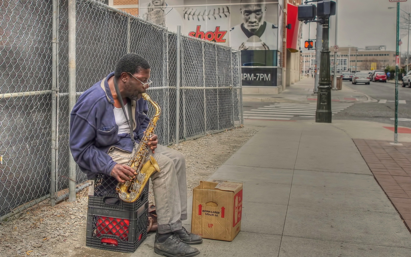 Screenshot №1 pro téma Jazz saxophonist Street Musician 1440x900
