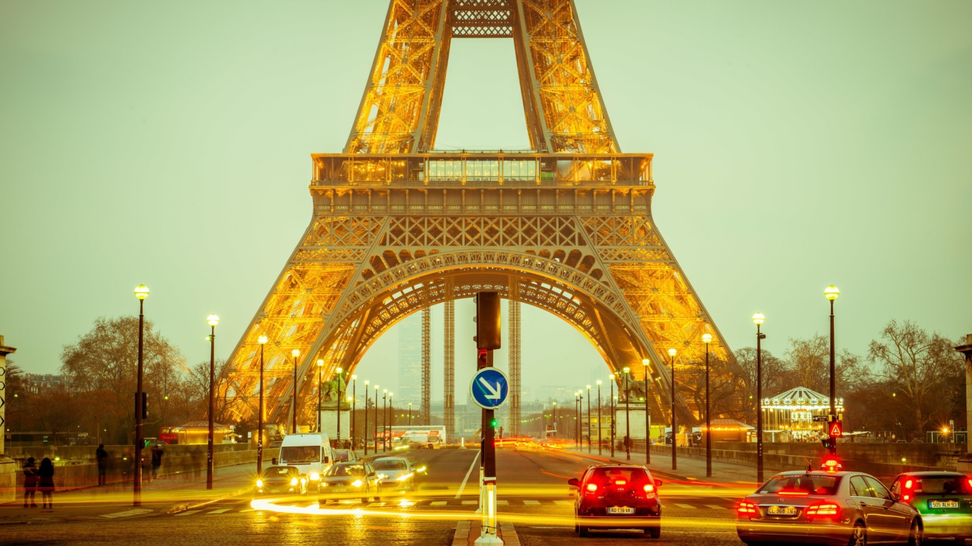 Beautiful Paris At Night wallpaper 1366x768