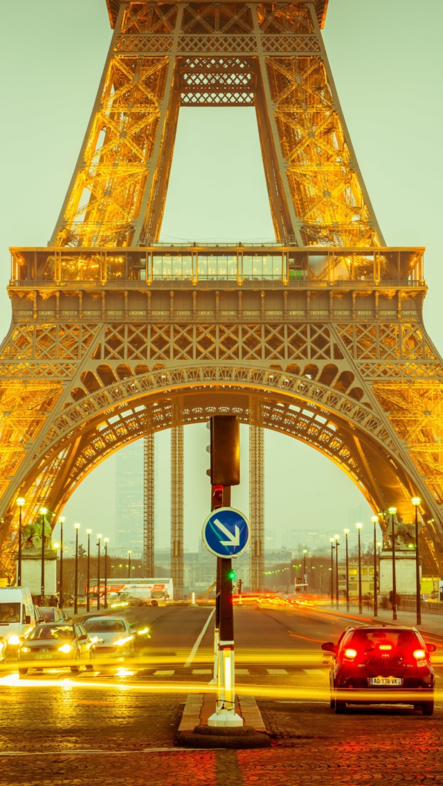 Sfondi Beautiful Paris At Night 640x1136