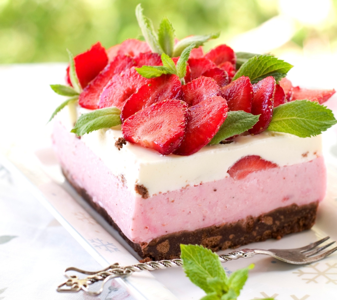 Das Strawberry Cake Wallpaper 1080x960