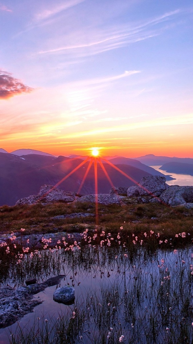 Sfondi Sunset In The Mountains 640x1136
