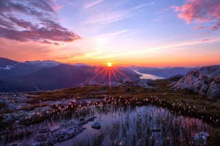 Sunset In The Mountains - Obrázkek zdarma pro Fullscreen Desktop 1024x768