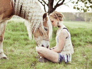 Das Blonde Girl And Her Horse Wallpaper 320x240