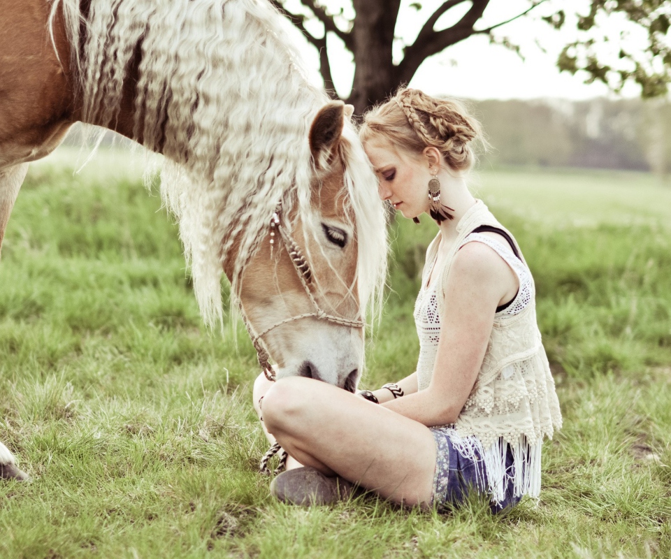Sfondi Blonde Girl And Her Horse 960x800