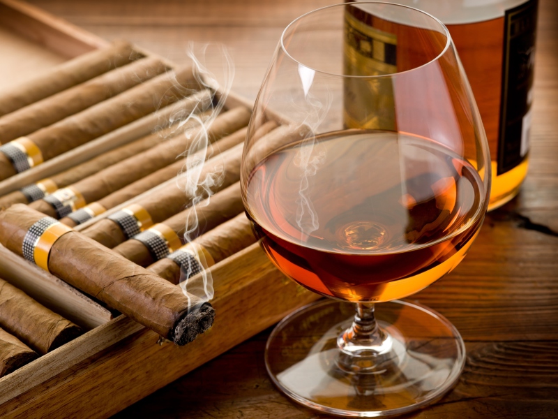 Das Cognac vs Cigars Wallpaper 800x600