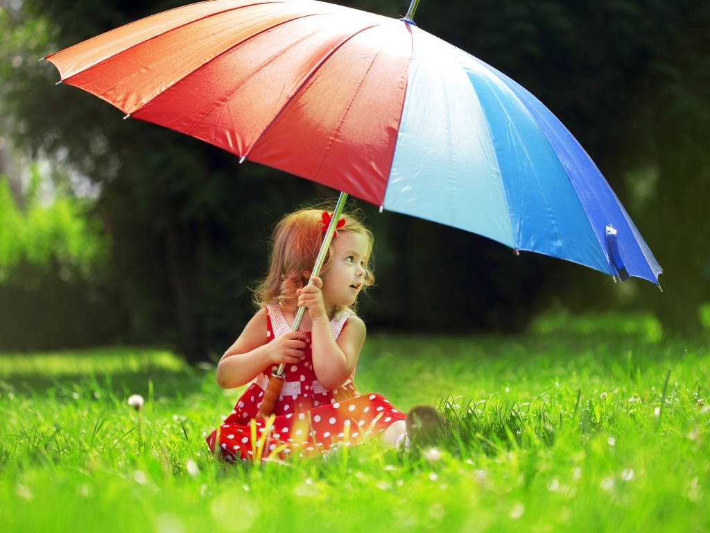 Das Little Girl With Big Rainbow Umbrella Wallpaper 1024x768