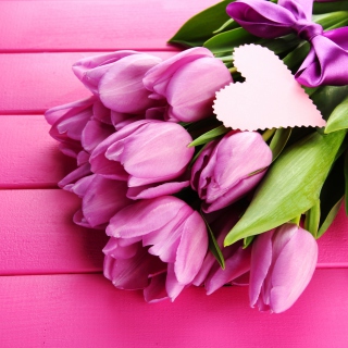 Kostenloses Purple Tulips Bouquet Is Love Wallpaper für iPad