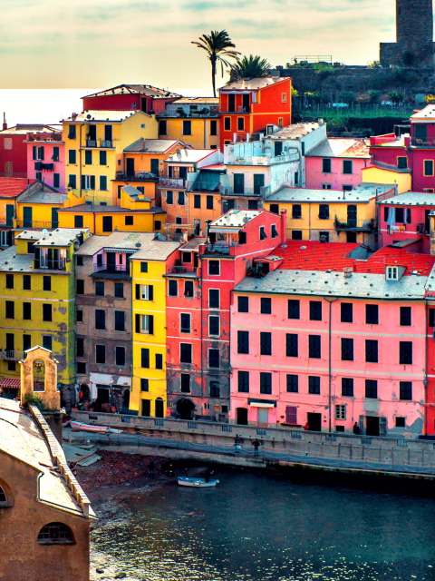 Sfondi Colorful Italy City 480x640