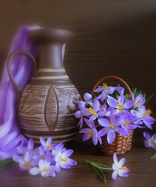 Vase And Purple Flowers - Obrázkek zdarma pro Nokia X1-01