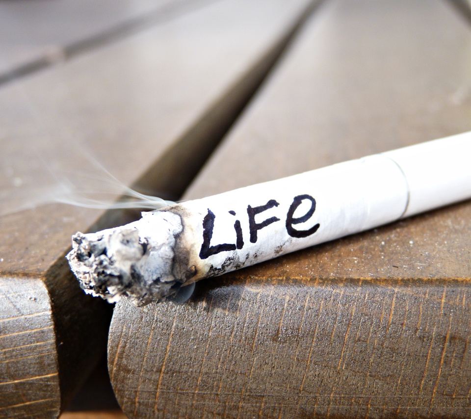Life burns with cigarette wallpaper 960x854