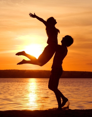 Sunset Hug Picture for 640x1136