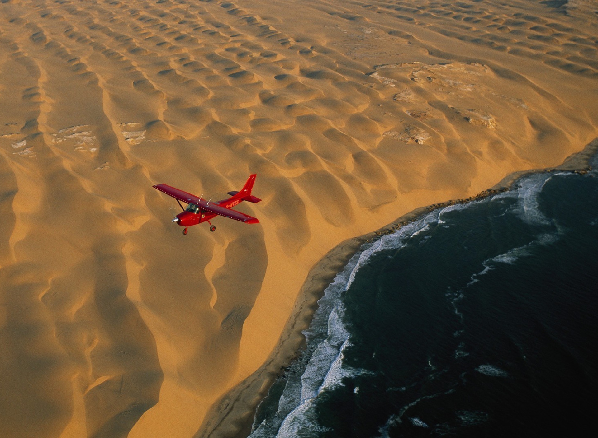 Airplane Above Desert wallpaper 1920x1408