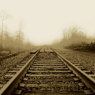 Kostenloses Railway In A Fog Wallpaper für iPad