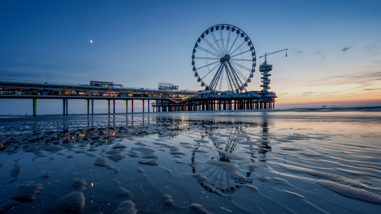 Fondo de pantalla Scheveningen Pier in Netherlands 1280x720