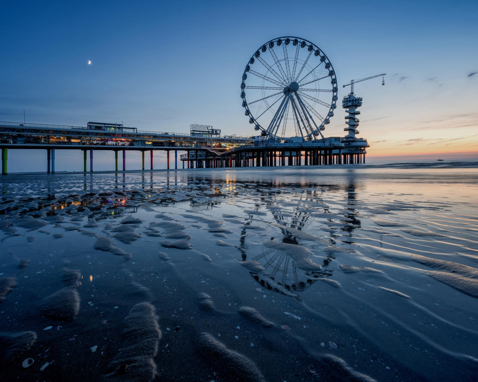 Обои Scheveningen Pier in Netherlands 1600x1280