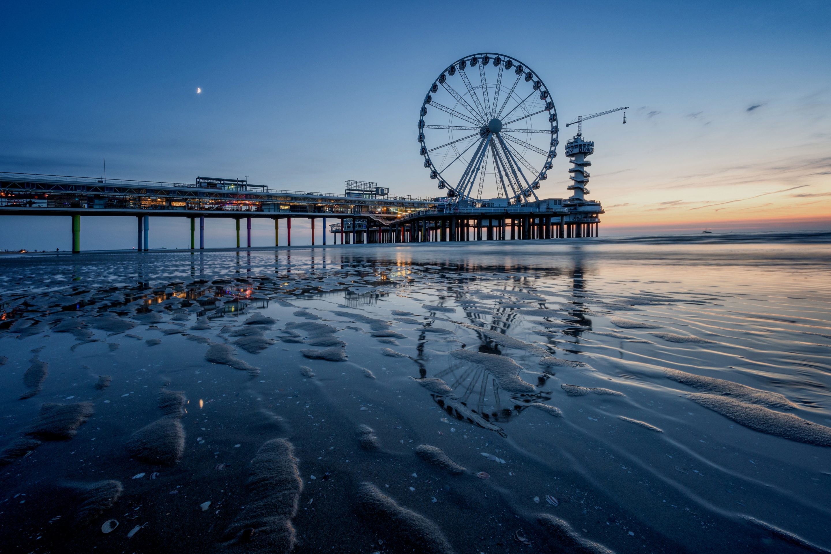 Scheveningen Pier in Netherlands wallpaper 2880x1920