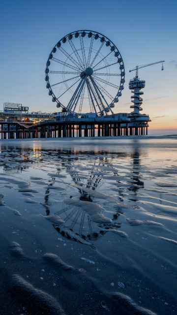 Das Scheveningen Pier in Netherlands Wallpaper 360x640