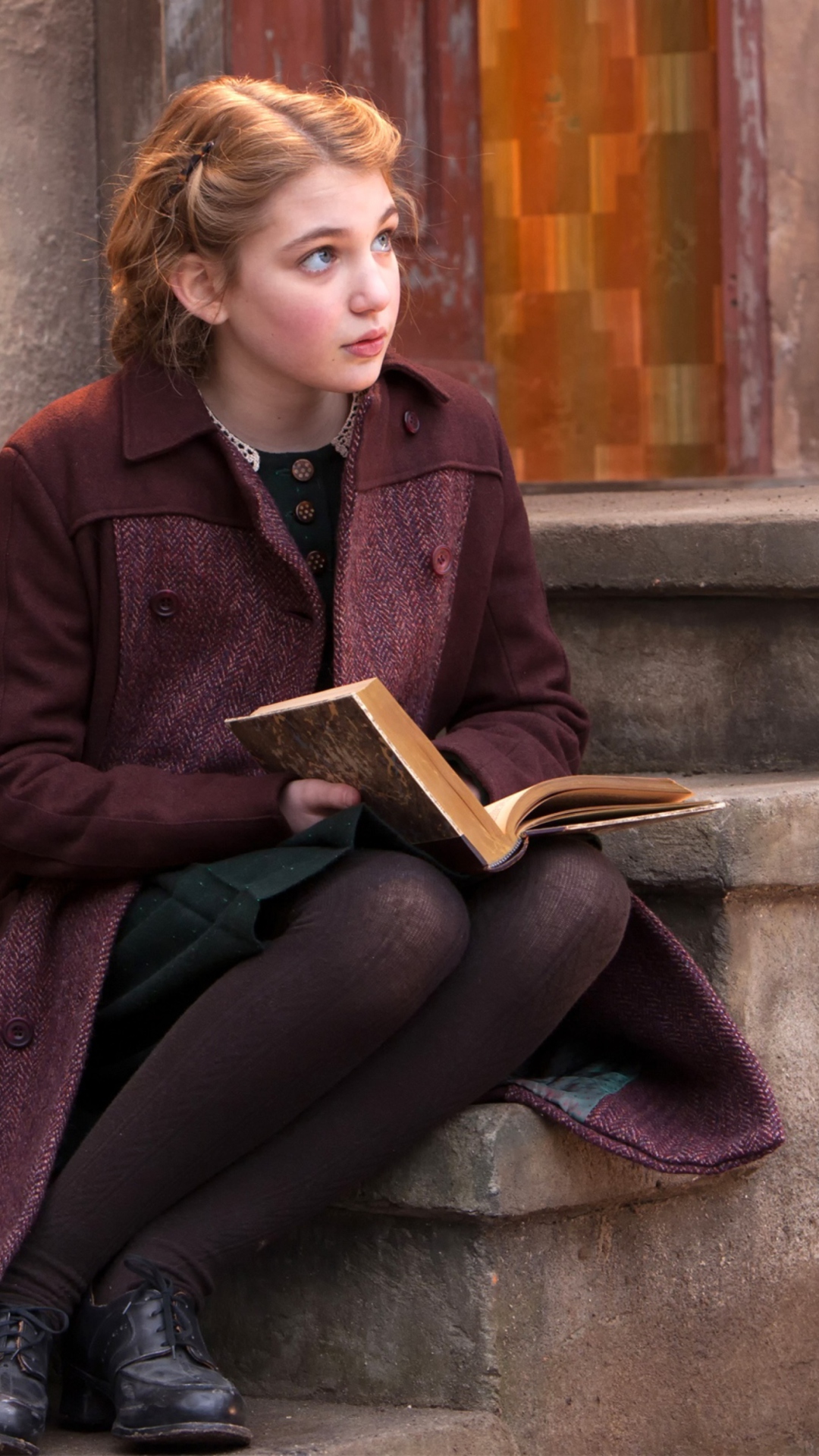 Screenshot №1 pro téma Sophie Nelisse In The Book Thief 1080x1920