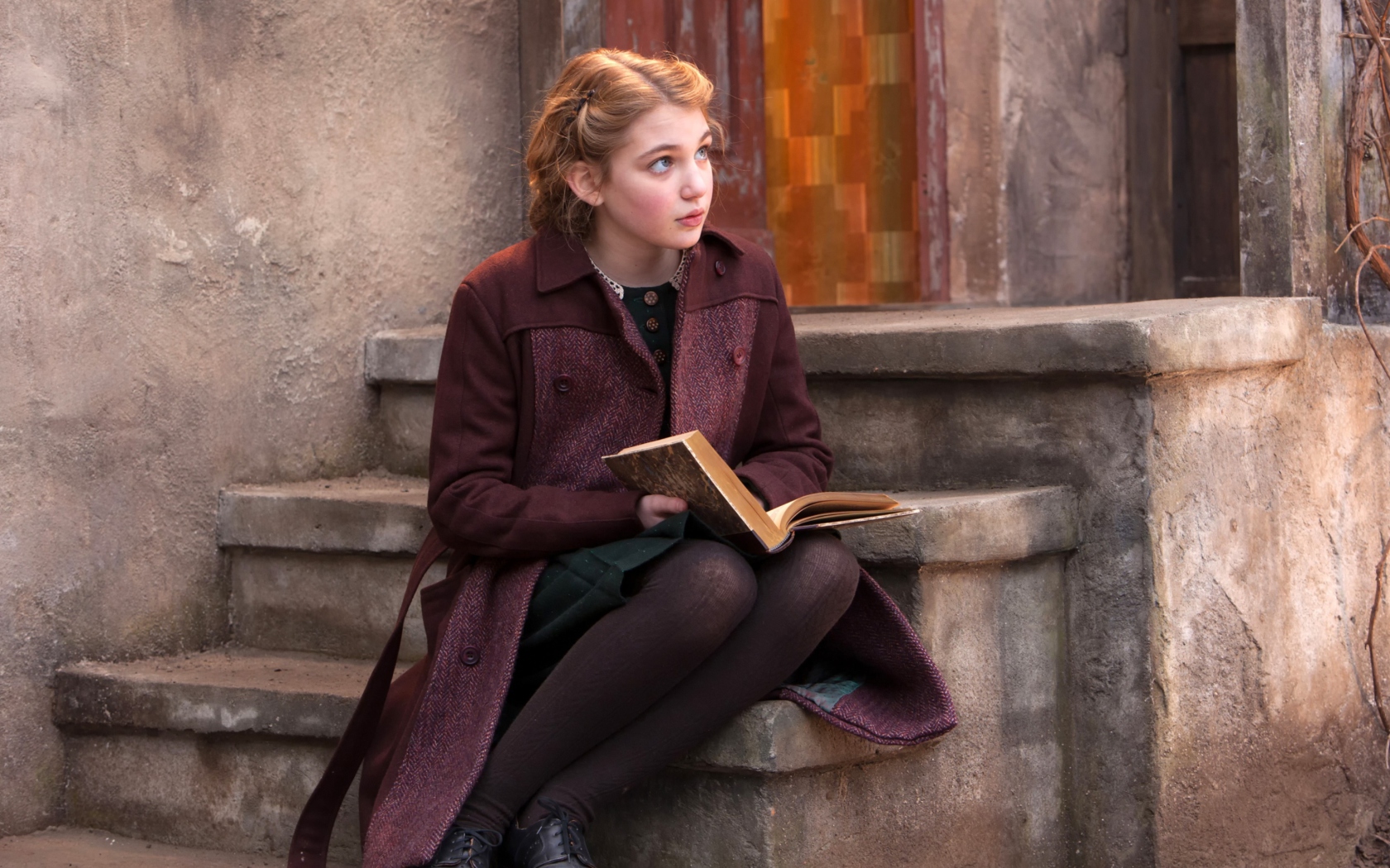 Screenshot №1 pro téma Sophie Nelisse In The Book Thief 1680x1050
