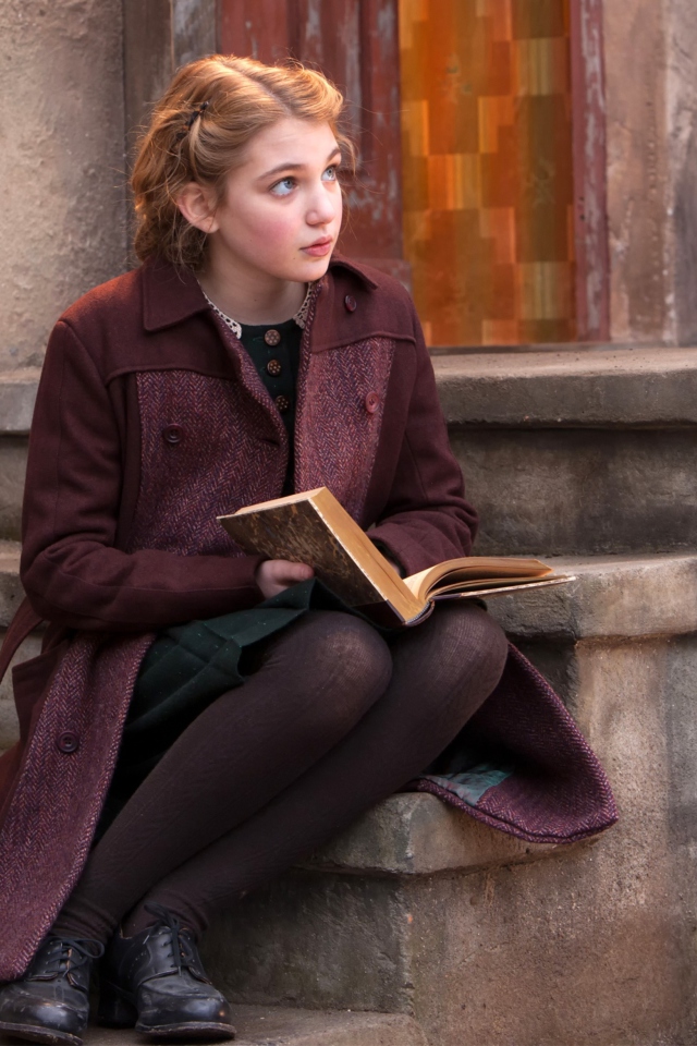 Screenshot №1 pro téma Sophie Nelisse In The Book Thief 640x960