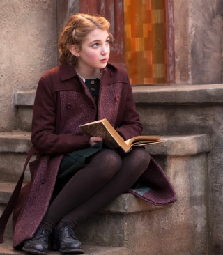 Sophie Nelisse In The Book Thief - Obrázkek zdarma pro iPhone 5C