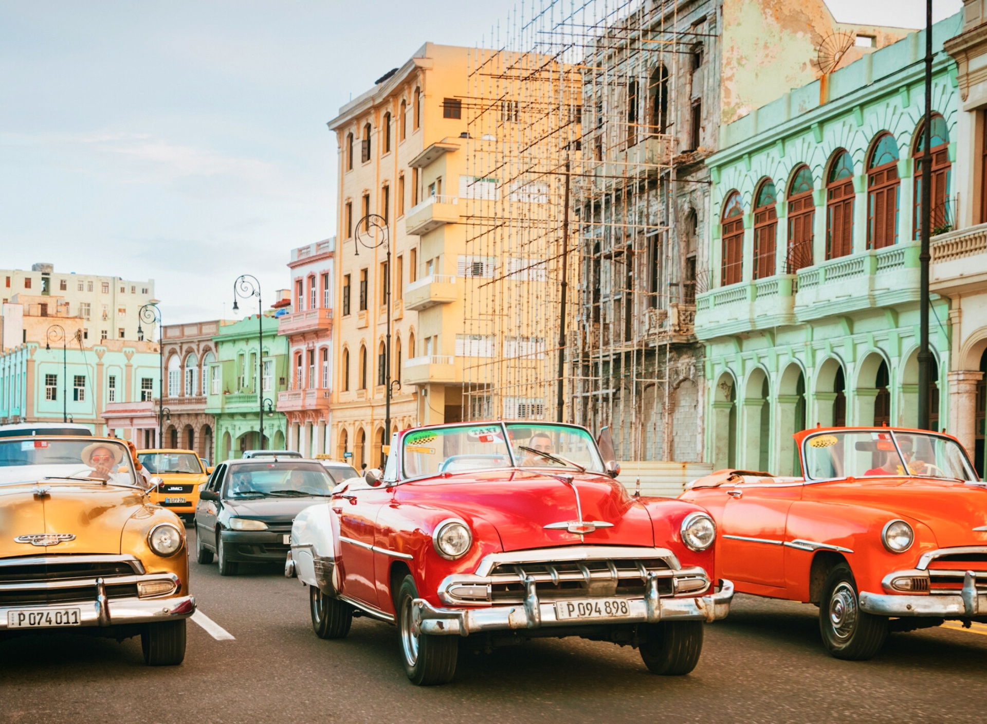 Cuba Retro Cars in Havana wallpaper 1920x1408