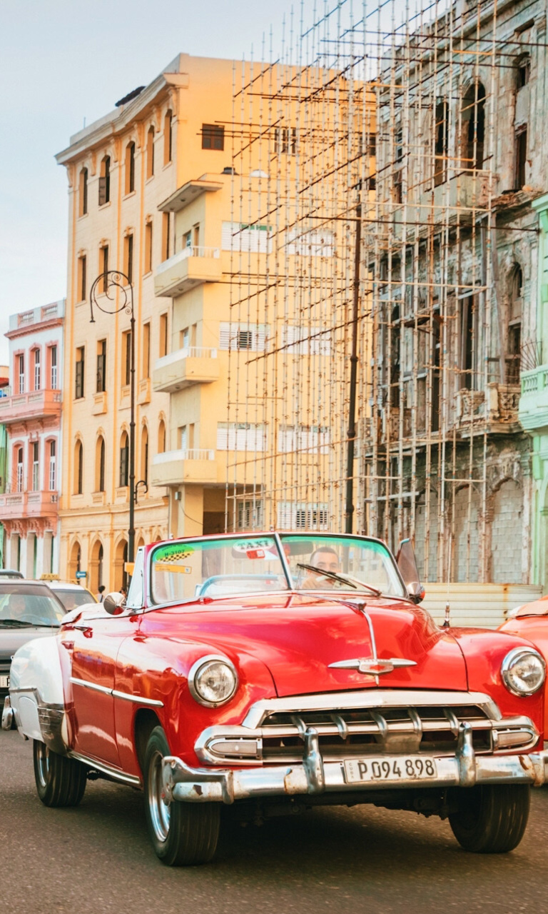 Cuba Retro Cars in Havana wallpaper 768x1280