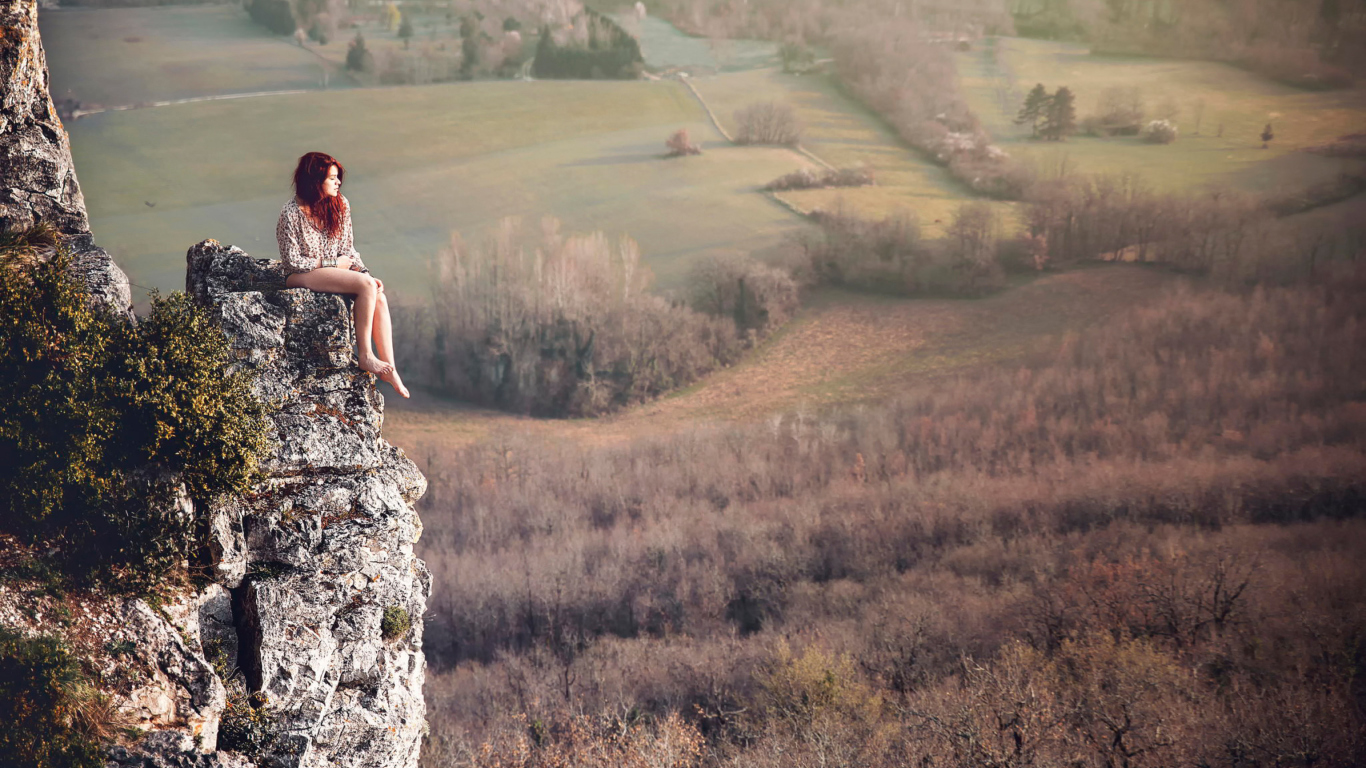 Das Redhead Girl Sitting On Rock Wallpaper 1366x768