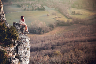 Redhead Girl Sitting On Rock sfondi gratuiti per cellulari Android, iPhone, iPad e desktop