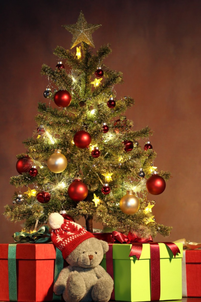 Обои Christmas Presents Under Christmas Tree 640x960
