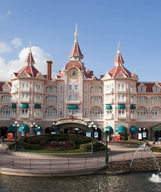 Disneyland Paris Castle Hotel - Obrázkek zdarma pro Nokia Asha 306