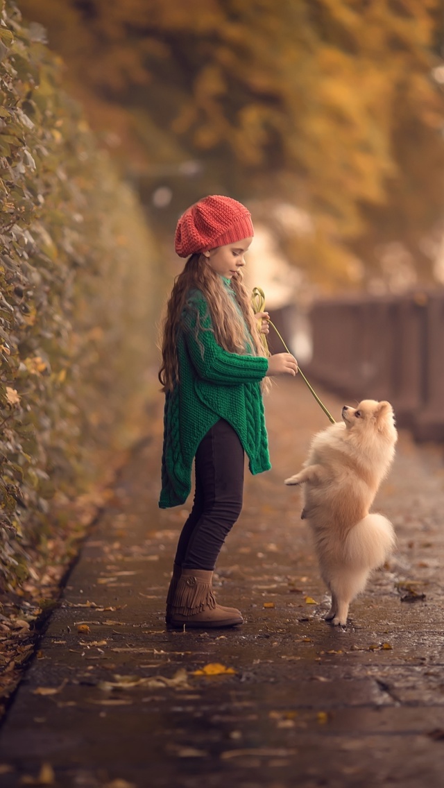 Child and dog spitz wallpaper 640x1136