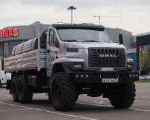 Sfondi Ural Next Flatbed Truck 220x176