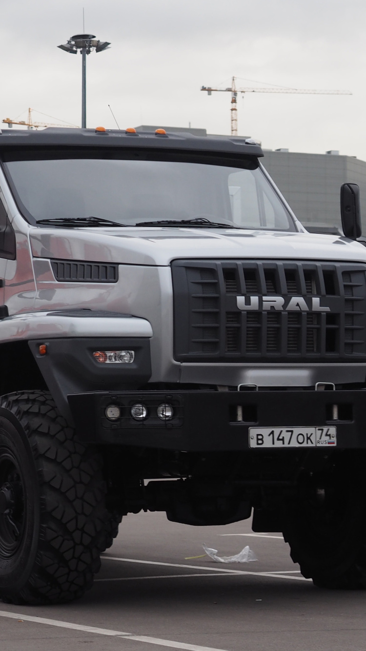 Das Ural Next Flatbed Truck Wallpaper 750x1334