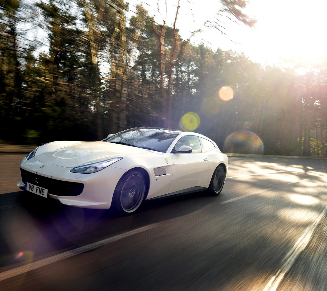 Fondo de pantalla Ferrari GTC4Lusso 1080x960