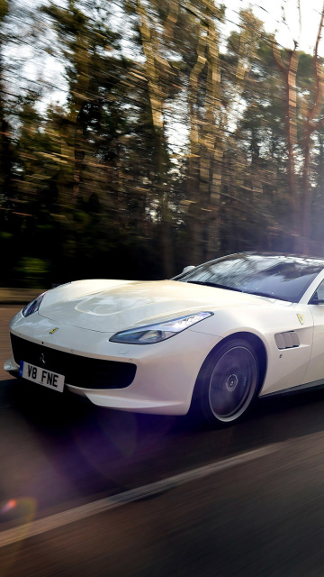 Das Ferrari GTC4Lusso Wallpaper 360x640