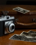 Обои Retro Camera and Photos 128x160