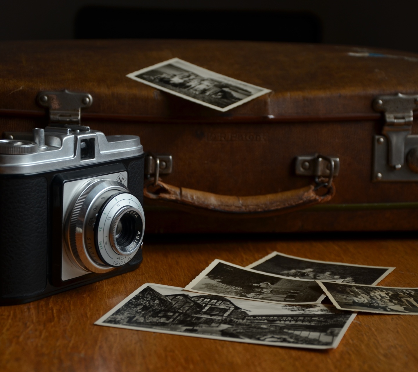 Retro Camera and Photos wallpaper 1440x1280