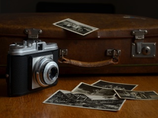 Обои Retro Camera and Photos 320x240